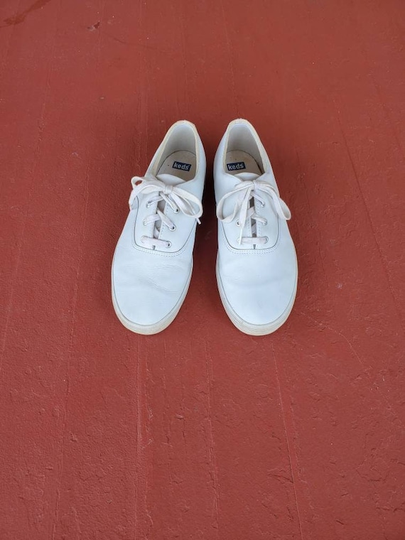 The Ricco in White Leather & Blue Red Strip - Old School Trainers