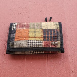 Cartera de mano Donna Sharp con patchwork acolchado, estilo vintage de los 90, cierre magnético, billetera triple, tela suave, acolchado, muchos compartimentos