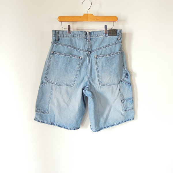 Silver Tab Levi's long Denim shorts 90's vintage men's Size 32 carpenter loop and side pockets Faded perfectly Relaxed Levi's denim shorts