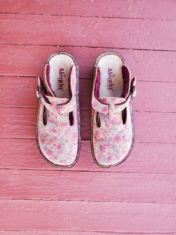 Supportive clogs on sale