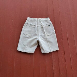 Off White denim unbleached canvas shorts high waisted 90&#39;s vintage mom jeans style Bonjour brand 27&quot; waist modern size 2
