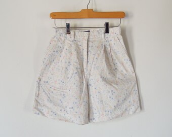 High Waist pleated Floral Print shorts Cotton Off white with floral pastel print Charter Club size 2 Petite 25" waist