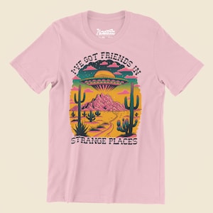 Vrienden op vreemde plaatsen Tee, Alien Shirt vrouwen, Alien Cowgirl, Cowgirl Shirt voor vrouwen, UFO Shirt, X-Files T-Shirt afbeelding 4