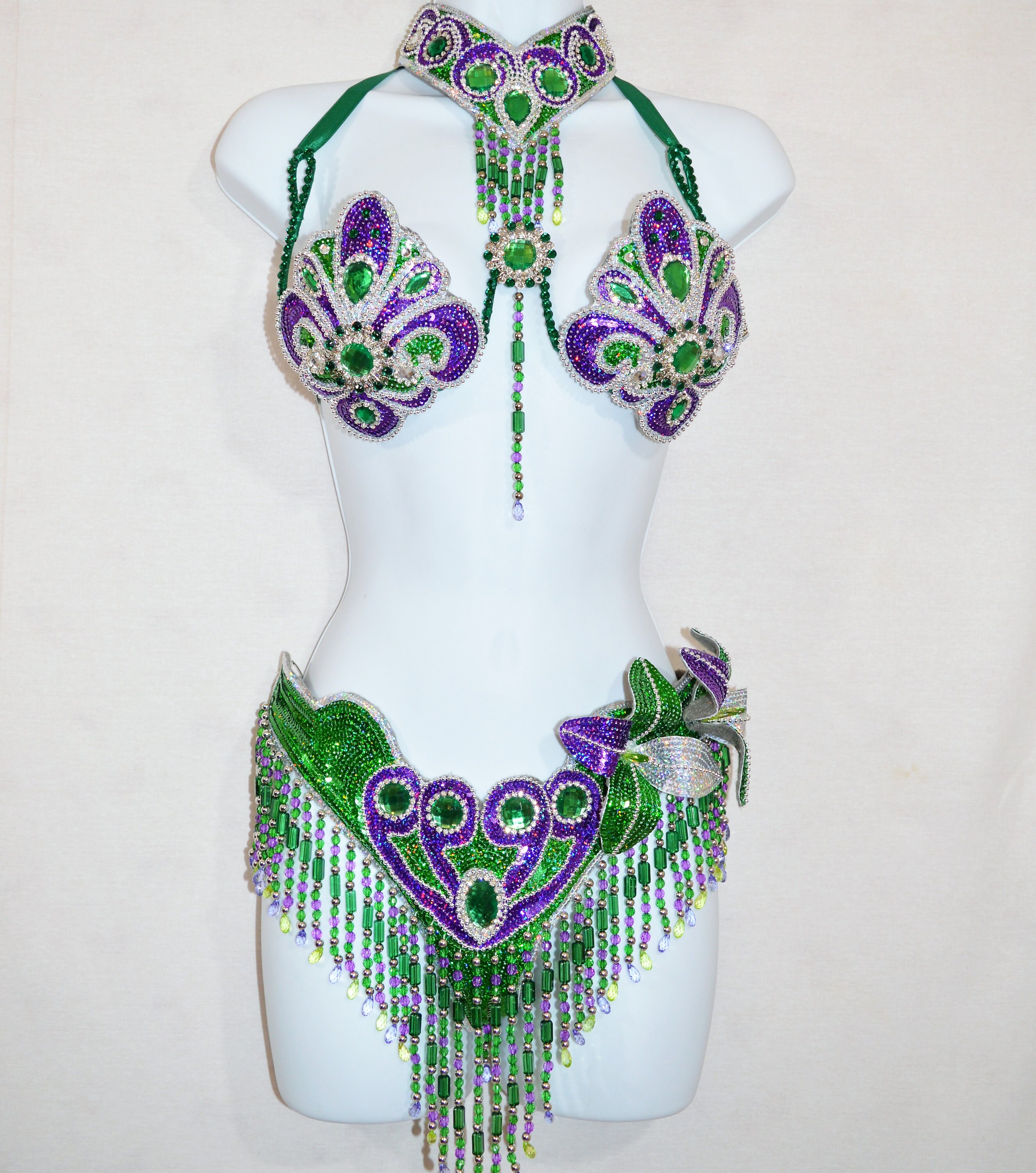 soutien gorge paillettes - string brésilien paillette - jupon cancan