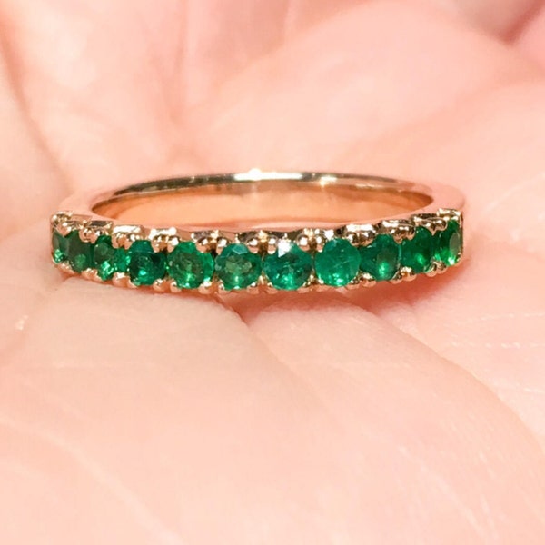 Anillo de banda de eternidad de esmeralda/ Anillo de eternidad de esmeralda de 2,7 mm/ Esmeralda engastada con pavé francés/ Anillo de piedra natal del infinito/ Anillo apilable Green May Guard