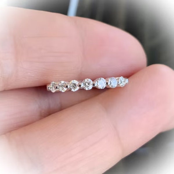 Schwimmender Diamantring Bubble Band / 7 Steine Labrador gewachsener Diamant Ehering / 2,3mm Zacken Set Lab gewachsenes Diamantring / Ring zum 7 Jahre