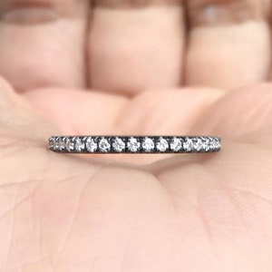 Zwart goud natuurlijke diamanten band/1,5 mm effenen oneindigheidsring/dunne volledige eeuwigheid diamant dames trouwring/stapelring/massief 10K 14K 18K