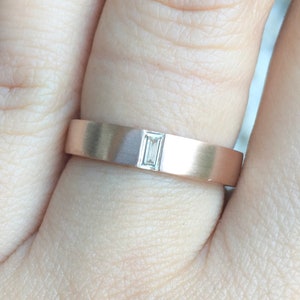 Obrączka ślubna męska z diamentami w kształcie bagietki/Obrączka z naturalnymi diamentami 4 mm/Unikalny matowy pierścionek z płaską oprawą/Dla niego i dla niej/Platyna 10K 14K 18K