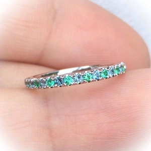 Smaragd London Blue Topas Halbe Ewigkeit Pave Ring / Wechsel Topas Smaragd Hochzeit Band / Jubiläum Stapel 2 mm Ring / Dezember Mai Geburt