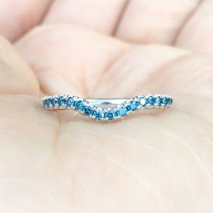 Blauer Diamant Schatten Bandring / Geschwungenes Pave Kontur Band / Tracer Blauer Diamant Eternity Ring / Einzigartiger Solitaire Wrap Guard / Enhancer Kronenring
