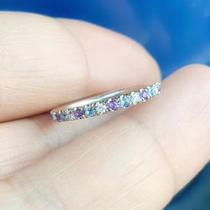 Pave Eternity Diamant Amethyst Topas Stapelring / 2mm Geburtsstein Band für April Dezember Februar / Sentimentales Muttertagsgeschenk