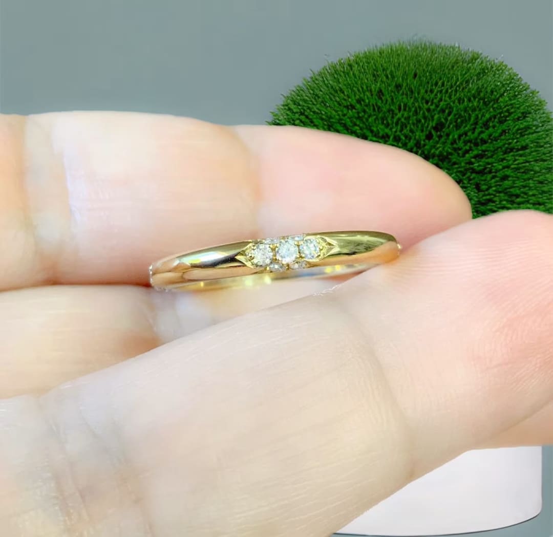 Women's Wedding Band/ Cluster Diamond Stacking Ring/ Modern Plain 2.5mm