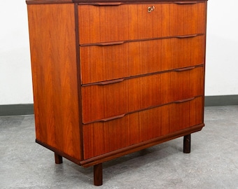 Cassettiera danese moderna di metà secolo in teak Mobler 4 Danimarca con serratura