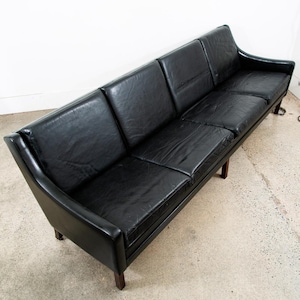 Mid Century Danish Modern Ledersofa 4-Sitzer Schwarze Vintage Rosenholz Beine