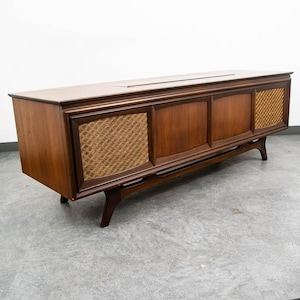 Mid-Century Modern Stereo-Konsole mit Plattenspieler, General Electric Radio und Audio