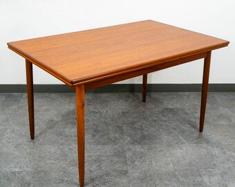 Mesa de comedor danesa moderna de mediados de siglo, de madera de teca, Dinamarca, con extensión extraíble.