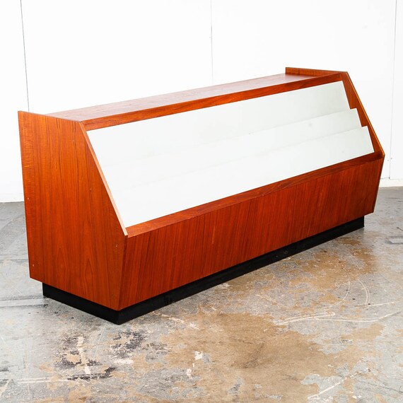 Mediados de siglo danés moderno medios gabinete teca | Etsy