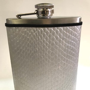 215 g Flachmann - Perlmutt Silber Echtleder Schlangenleder Muster