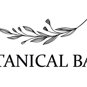 K&ouml;nnte beinhalten: Schwarzwei&szlig;-Illustration eines belaubten Zweigs mit dem Text "Botanical Barn" darunter.