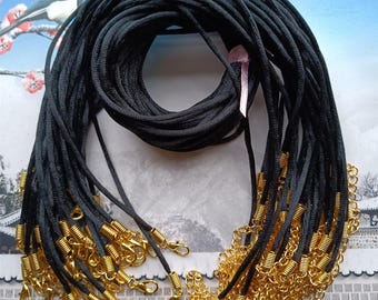 Collana con cordino in raso nero da 50 pezzi: lunghezza regolabile, chiusura a moschettone