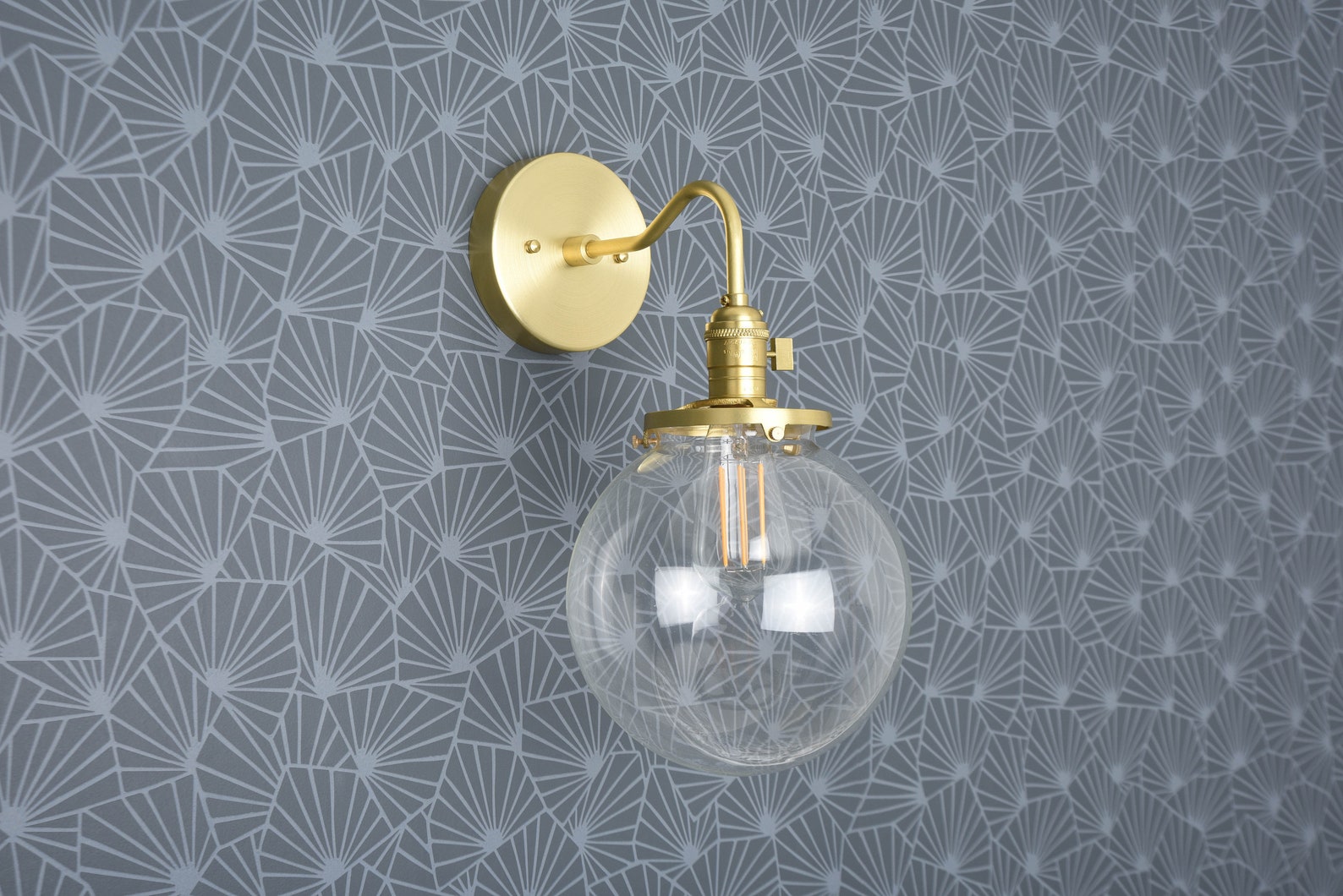 Industrial Globe Sconce Latón crudo Medio Siglo Moderno | Etsy