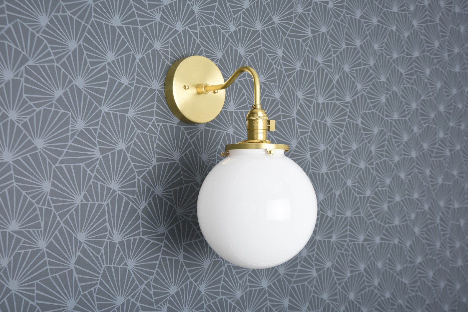 Industrial Globe Sconce Latón crudo Medio Siglo Moderno | Etsy