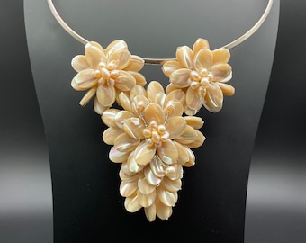 Natural Beige Color Conch Shell Hand Wired Three-flower Pendant