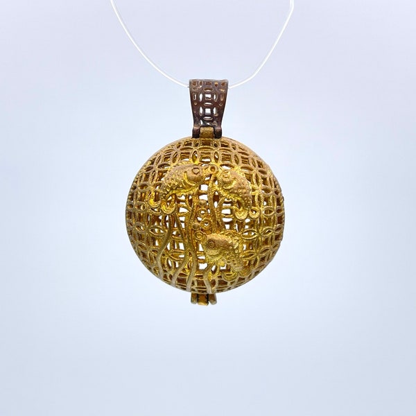 Solid brass cage pendant: color may range from copper to bronze, Not polished or treated. Flat round. Two sizes available (Bead not include)