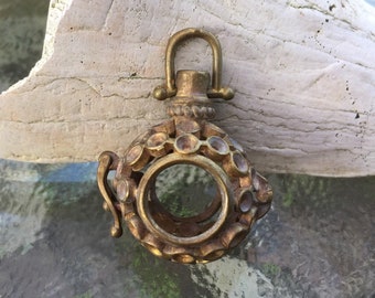 Solid brass/copper stone cage locket pendant: plain or patina treated. Donut shape. Good for gem stones, quartz and rock(Bead not included)