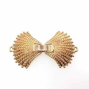 1-strand shell shape,  watch buckle style / fold up clasp. Gold plated metal with easy on and off clasp. Good for necklace/bracelet(WB14G)
