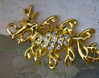 Fecho magnético de dragão marinho banhado a ouro com strass protegido por direitos autorais