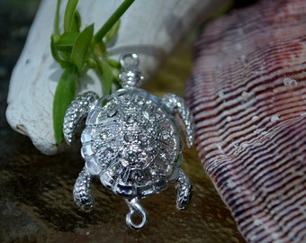 Sea Turtle Magnetic Clasp. (M16S) Original Design and New Arrival: silver plated with rhinestones. Ocean lover must see!!