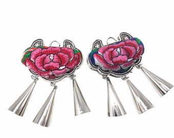 1 pc Fleur de pivoine brodée en métal bleu ou rouge pendentif avec / sans cloches, design traditionnel chinois Symbole: Richesses et honneurs