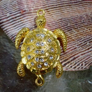 Sea Turtle Magnetic Clasp. (M16G) Original Design and New Arrival: gold plated with rhinestones. Ocean lover must see!!