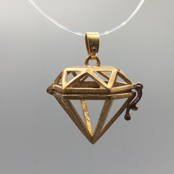 Solid brass/copper stone cage locket pendant: not polished or treated. Diamond shape. Good for gem stones, quartz and rock(Bead not include