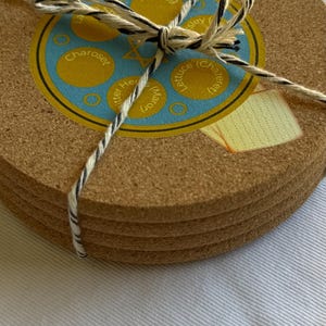 Conjunto de 4 porta-copos para o prato do Seder de Pessach | Decoração Judaica de Pessach | Presente para a mesa do Seder | Presente para o anfitrião judeu | Utensílios de mesa para Pessach | Porta-copos judaicos