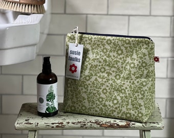Clover Medium Washbag/ 6 different colours/ zipped pouch/ Oilcloth Bags/travel bag/ Make Up Purse/cosmetics purse/xmas gifts/ made in UK