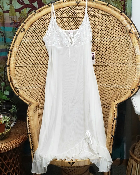 2000s Vx Intimates Collection Sheer White Nightgow