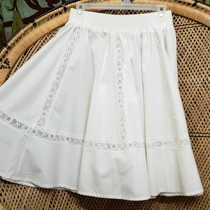 Vintage White Lace Skirt By Partners Please