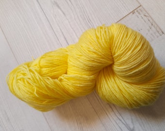 When Life Gives You Lemons. 100g fingering weight sock yarn, naturally dyed