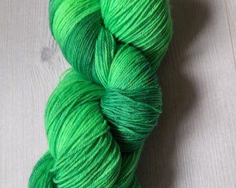 Aurora Borealis. 100g/400m sock yarn, hand dyed, green