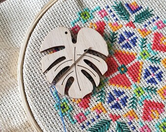 Sujetador de agujas con forma de hoja de monstera, sujetador de agujas de madera, accesorio para punto de cruz y bordado, regalo para bordadores, sujetador de agujas magnético