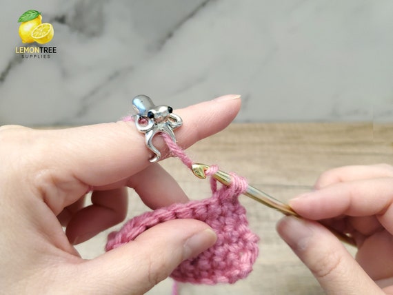 8 Pieces Crochet Ring Crochet Loop Ring Crochet Ring for Finger  Yarn Ring Adjustable Knitting Loop Crochet for Faster Knitting Finger Yarn  Guide (Vintage Silver)