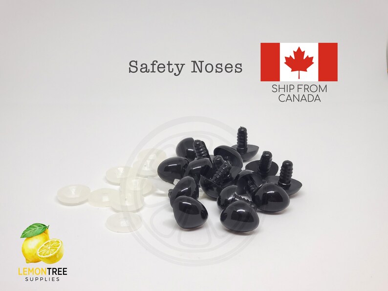 Puede incluir: Un conjunto de narices de seguridad negras para manualidades, con arandelas blancas. La imagen incluye el texto "Safety Noses" y una bandera canadiense. El producto es de LemonTree Supplies.