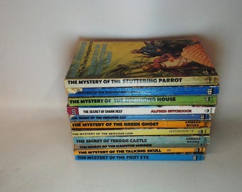 Set of 11 3 Investigators Paperbacks. Mixed condition.  Mixed ages/publishers