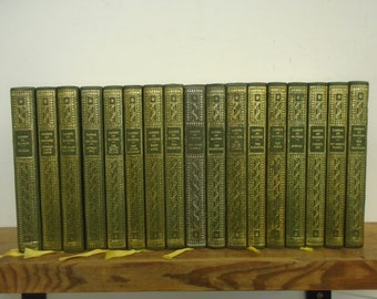 Set of 17 Daphne du Maurier Vinyl covered books by Heron Books.