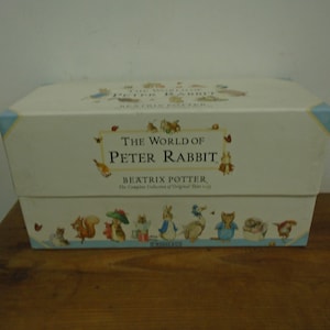Lote de 23 cajas de Beatrix Potter. Con impresión de DJs 2002.