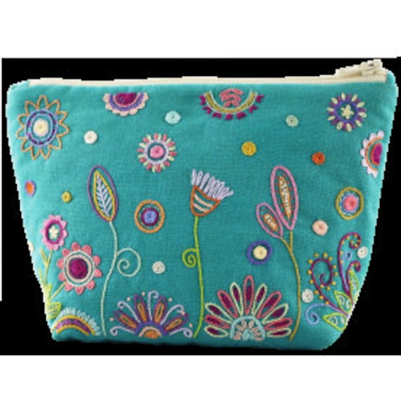 Turquoise Pouch - Embroidery Kit - Un Chat dans l'Aiguille