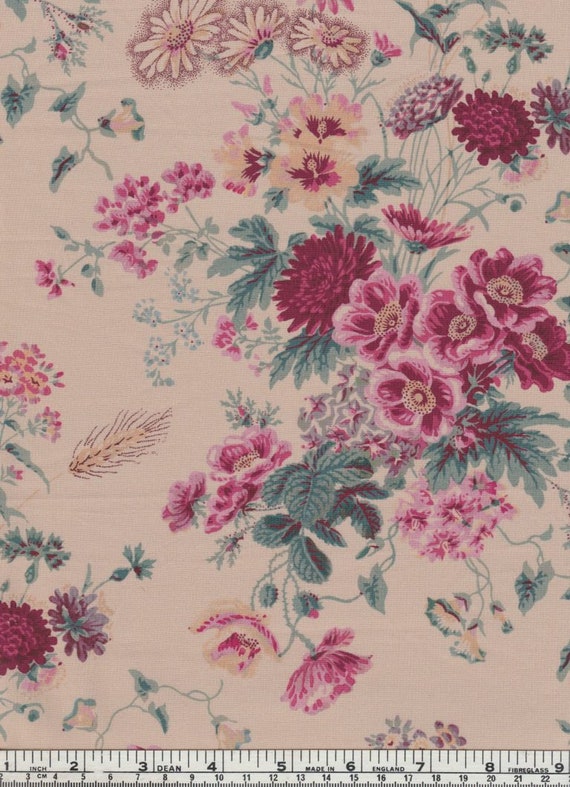 St Etienne by Kim Hurley of L'Uccello - DV5800 Gabrielle - 1/2 yard