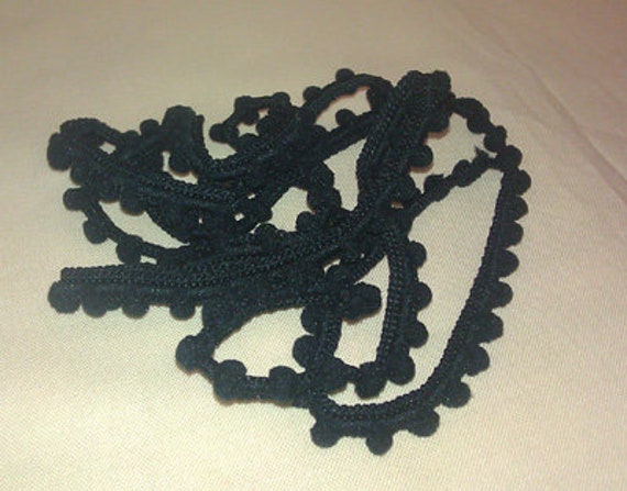 Pom Pom Trim by Dames of the Needle - Noir - 1 yd